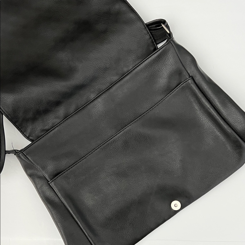 quilted black cross body shoulder bag, faux leather - Picture 4 of 6
